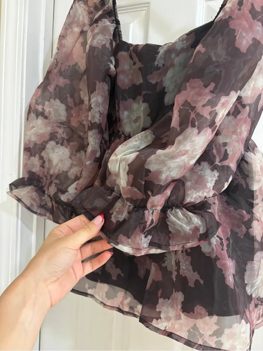 Entro Floral Puff-Sleeve Peplum Blouse in Mauve & Black